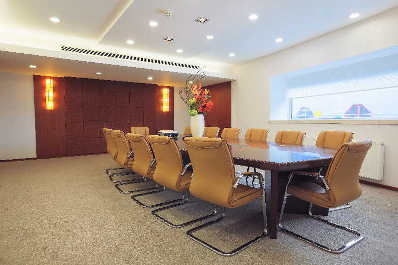 Shanghai Holland Hotel 4*
