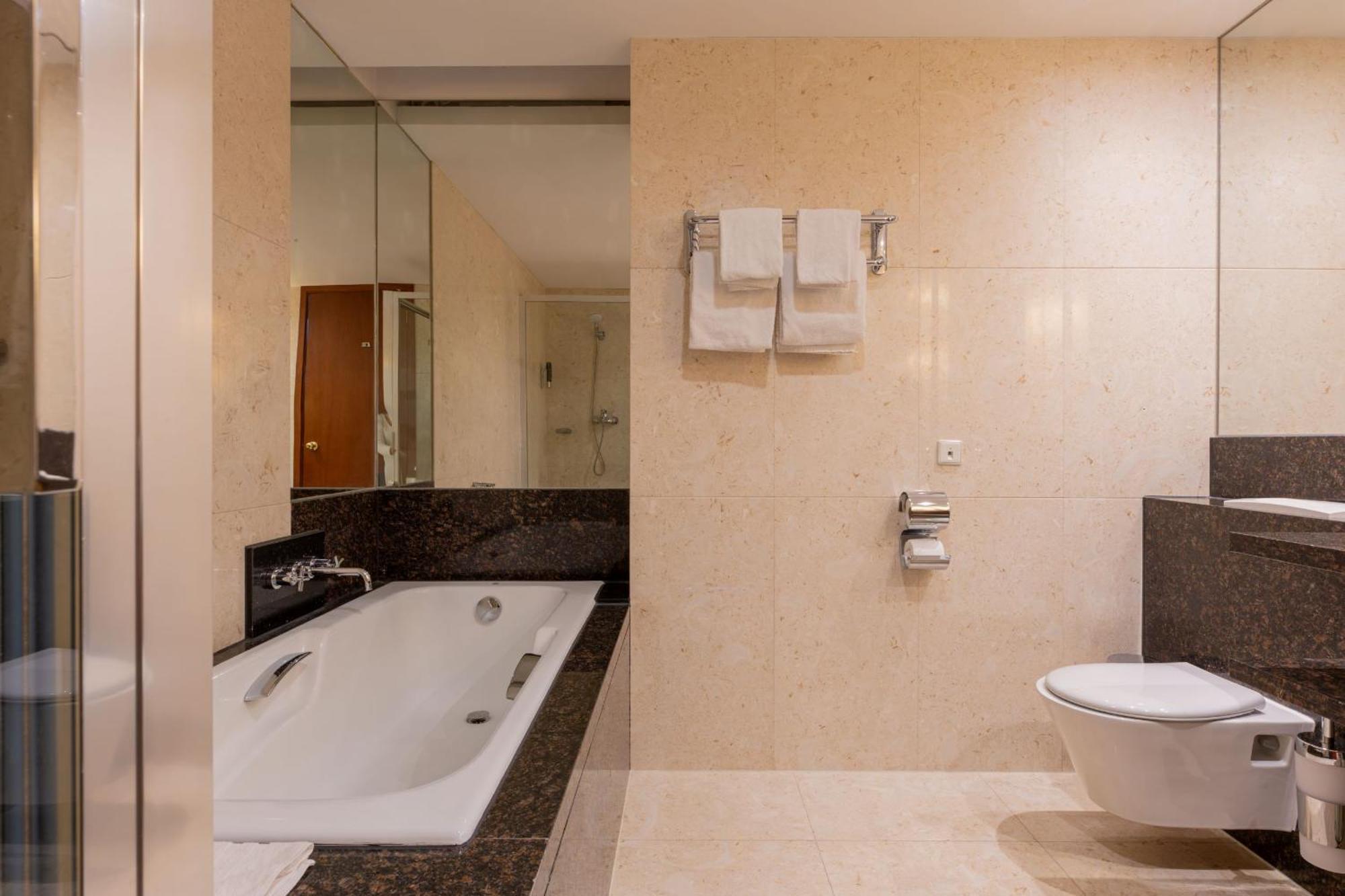 Hotel Shanghai Holland 4*